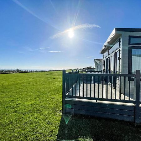 Stunning Caravan With Full Sea Views At Broadland Sands In Suffolk Ref 20236Bs Hopton on Sea Екстериор снимка