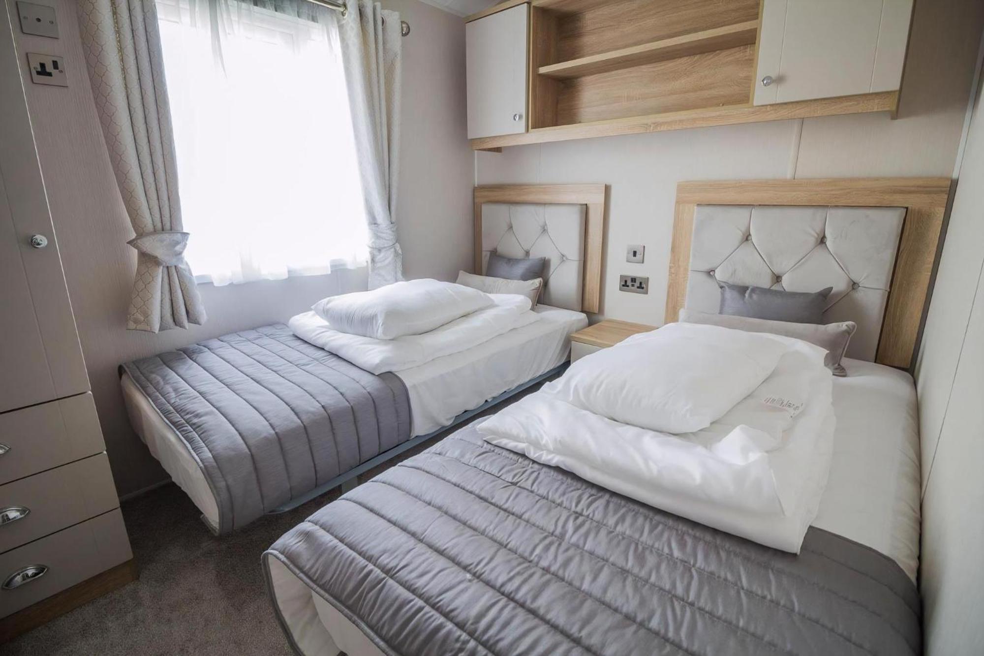 Stunning Caravan With Full Sea Views At Broadland Sands In Suffolk Ref 20236Bs Hopton on Sea Екстериор снимка