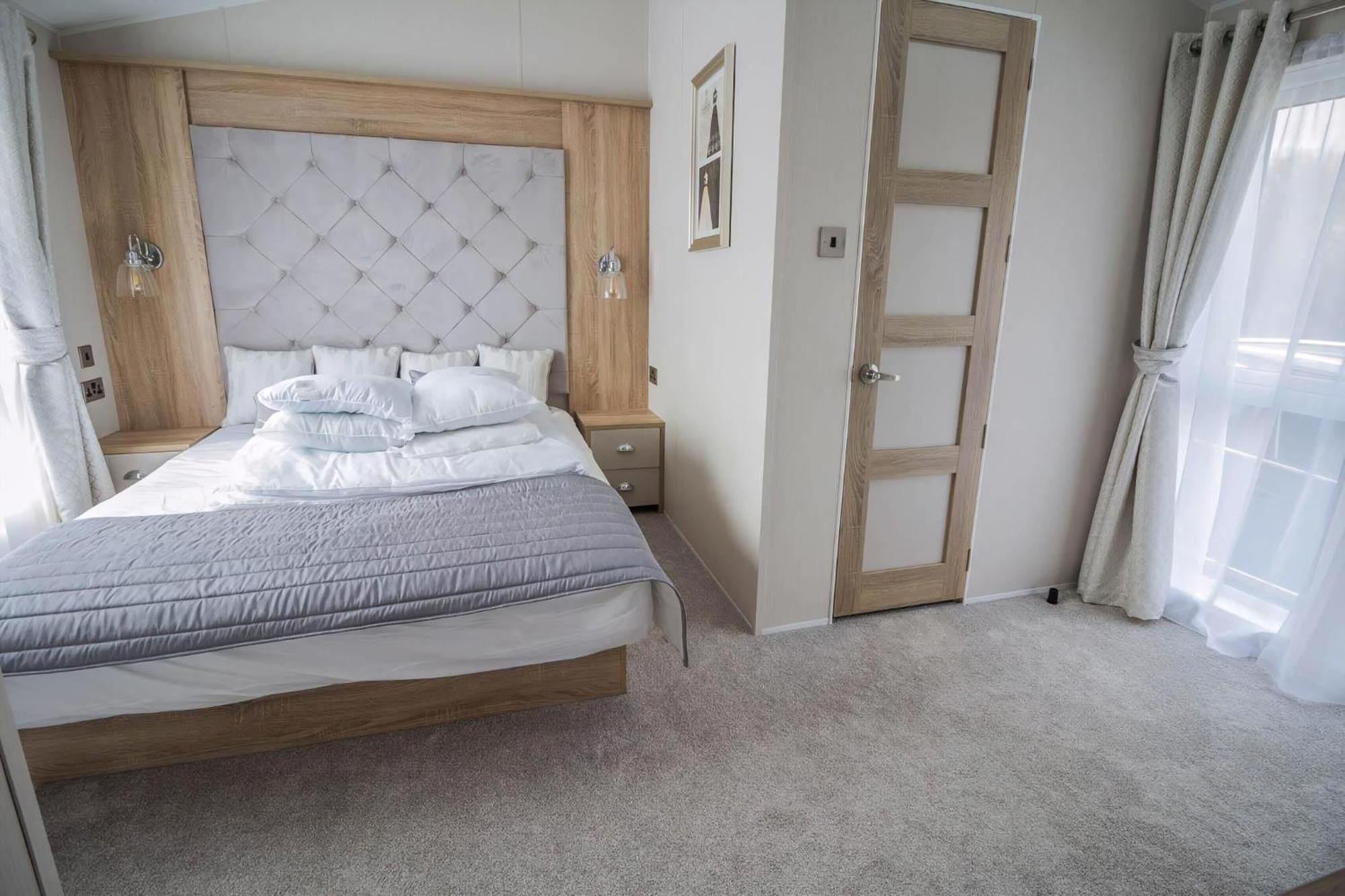 Stunning Caravan With Full Sea Views At Broadland Sands In Suffolk Ref 20236Bs Hopton on Sea Екстериор снимка