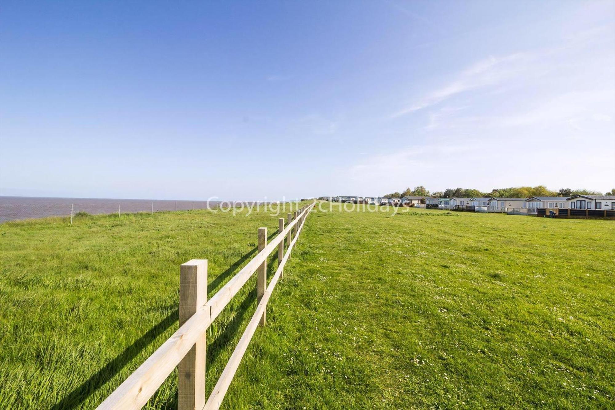 Stunning Caravan With Full Sea Views At Broadland Sands In Suffolk Ref 20236Bs Hopton on Sea Екстериор снимка