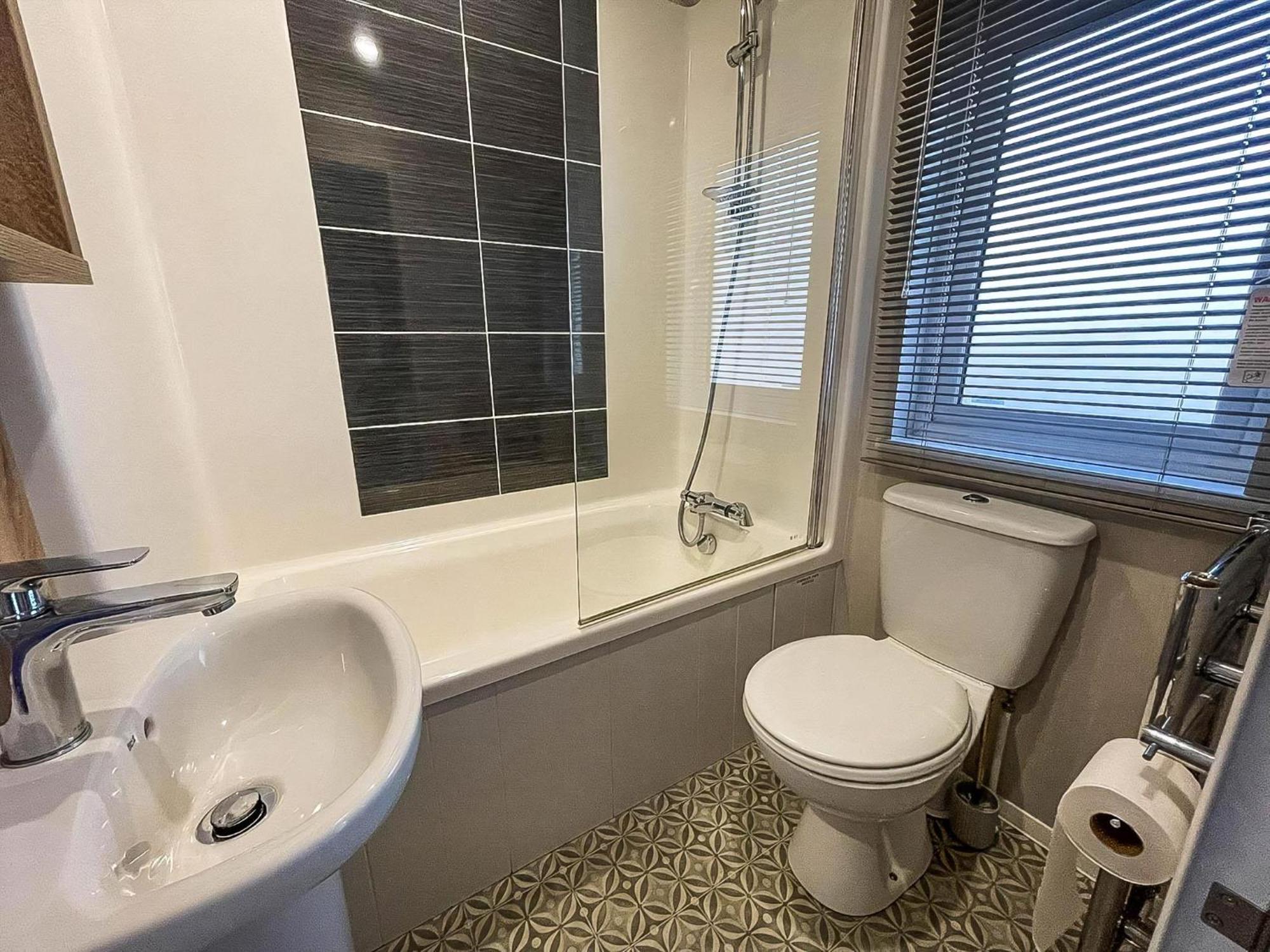 Stunning Caravan With Full Sea Views At Broadland Sands In Suffolk Ref 20236Bs Hopton on Sea Екстериор снимка